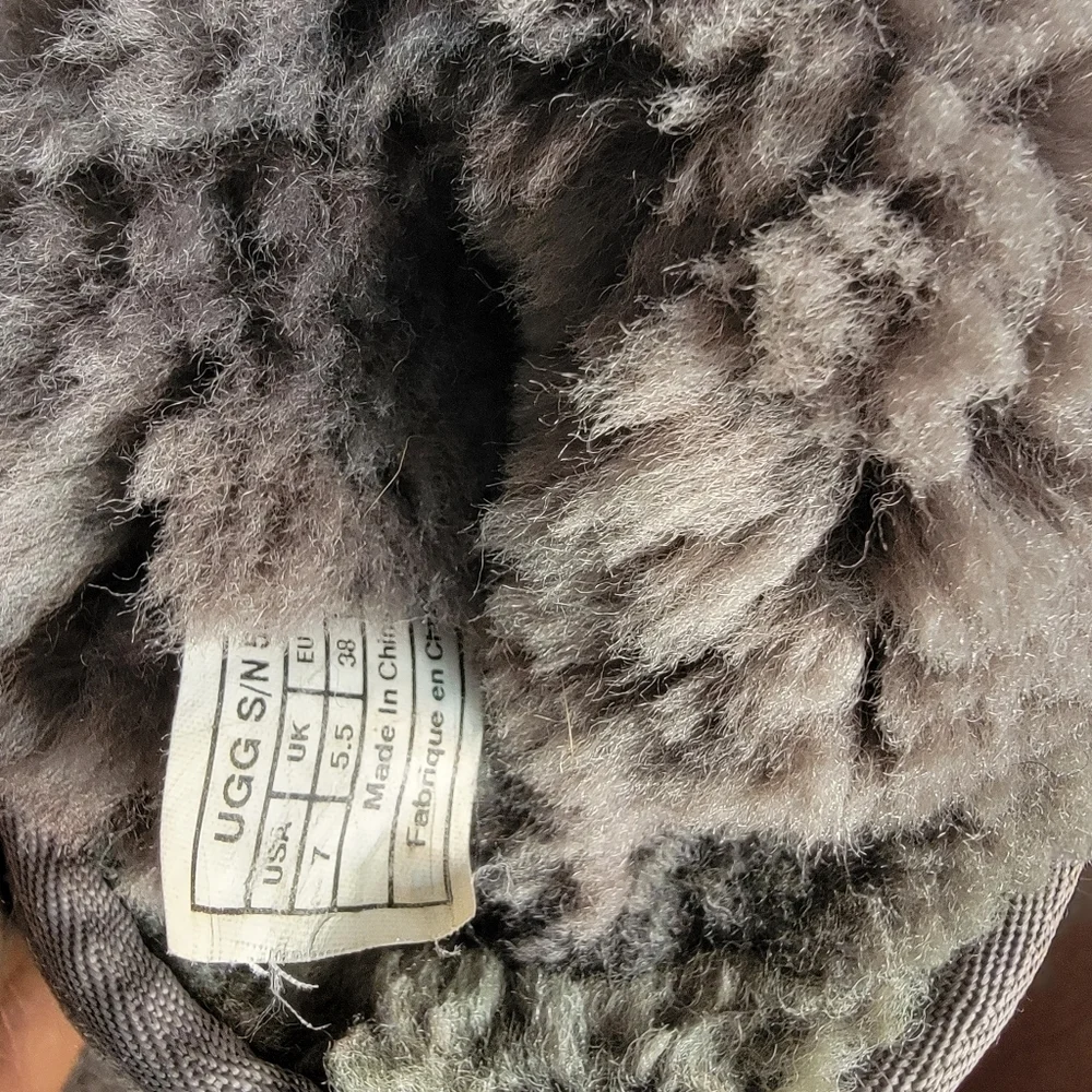 Ugg Boots Classic Short Sz 7 Gray Sheepskin Lined 5825